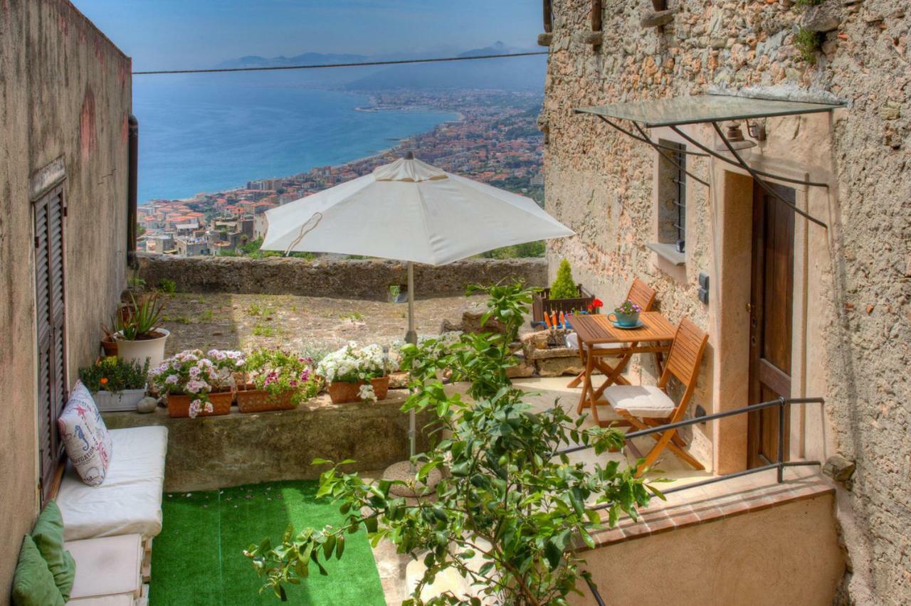 Crosa Tra Le Nuvole Villa Borgio Verezzi Kültér fotó